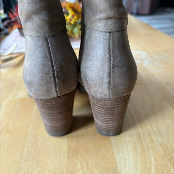 Clarks Mission Manor Ankle Bootie - Picture 7 of 11